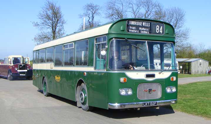 Maidstone & District Leyland Panther Strachan 3132